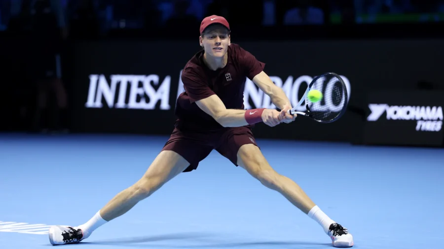 Finales ATP, buen debut para Jannik Sinner, Felix Auger-Aliassime aguanta un set