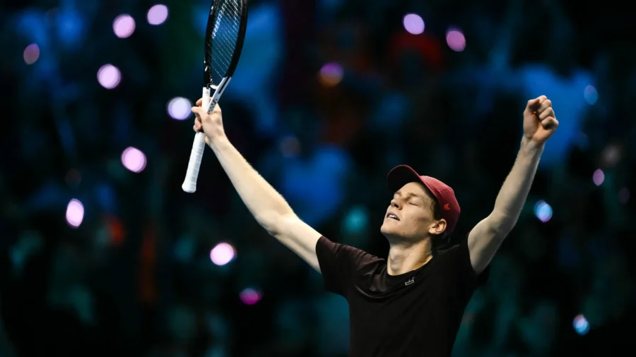 Finales Atp, Jannik Sinner vence a Carlos Alcaraz y se confirma rey de Turín