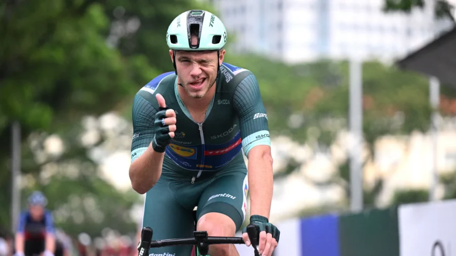 Jonathan Milan gana el Criterium de Singapur