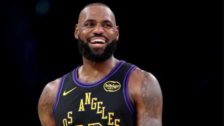 NBA: El debut de temporada de LeBron James se salda con otro récord histórico