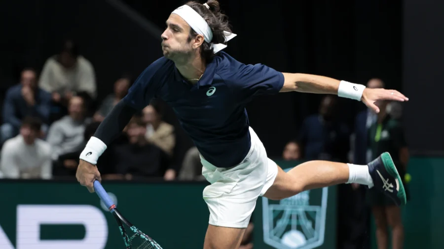 Lorenzo Musetti arriesga a lo grande con Stan Wawrinka, pero el sueño de las Finales ATP sigue vivo