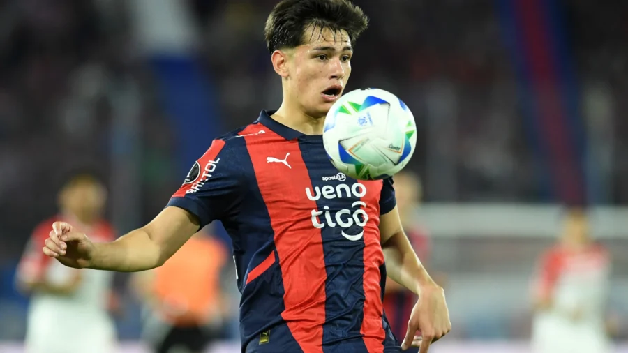 Mercado en Turín, aceleración para el defensa: tres nombres a la orden del día