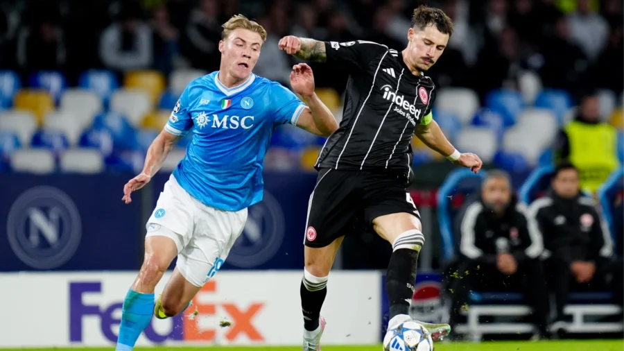 Nápoles, el ataque no da tregua en la Liga de Campeones: acaba en empate sin goles ante el Eintracht de Fráncfort