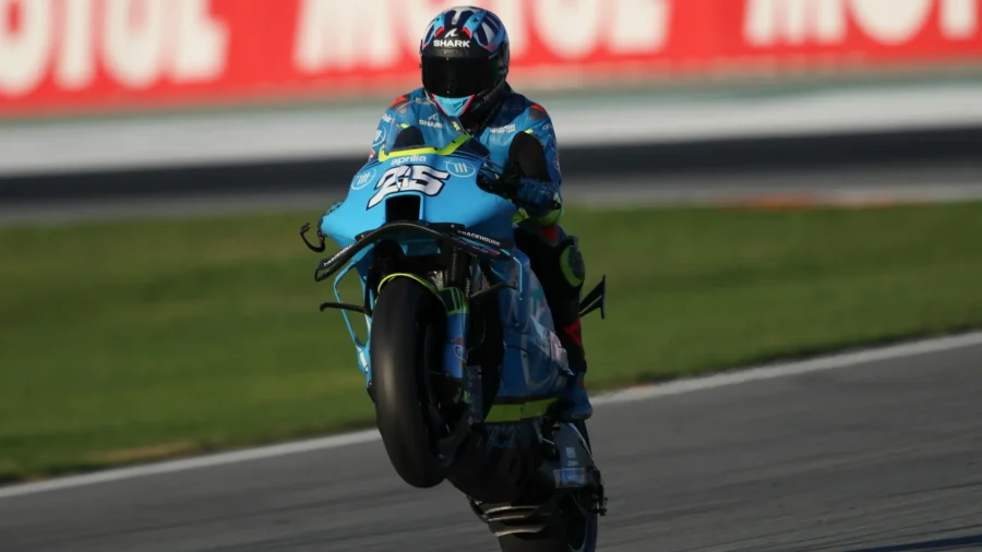 Test MotoGP: Doblete de Aprilia, Nicolò Bulega vence a Pecco Bagnaia