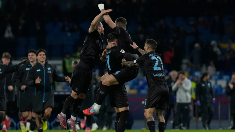 El Nápoles vence al Cagliari sólo en los penaltis: pasa a cuartos de final de la Coppa Italia