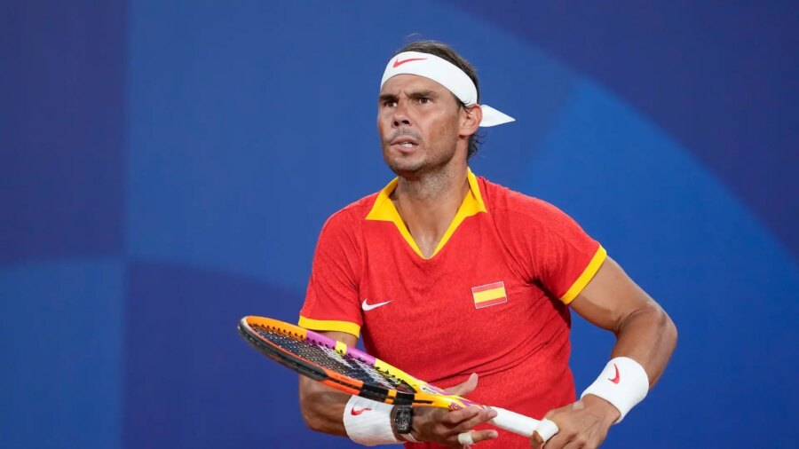 Rafa Nadal se impone sin problemas a Jannik Sinner y Carlos Alcaraz